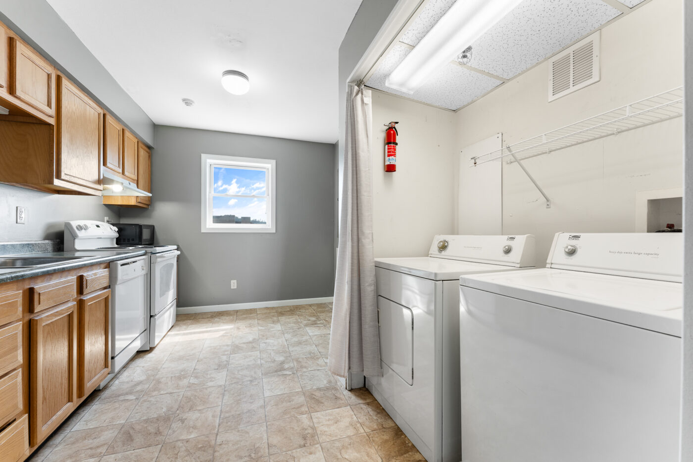 252, 527 Grant Ave-11