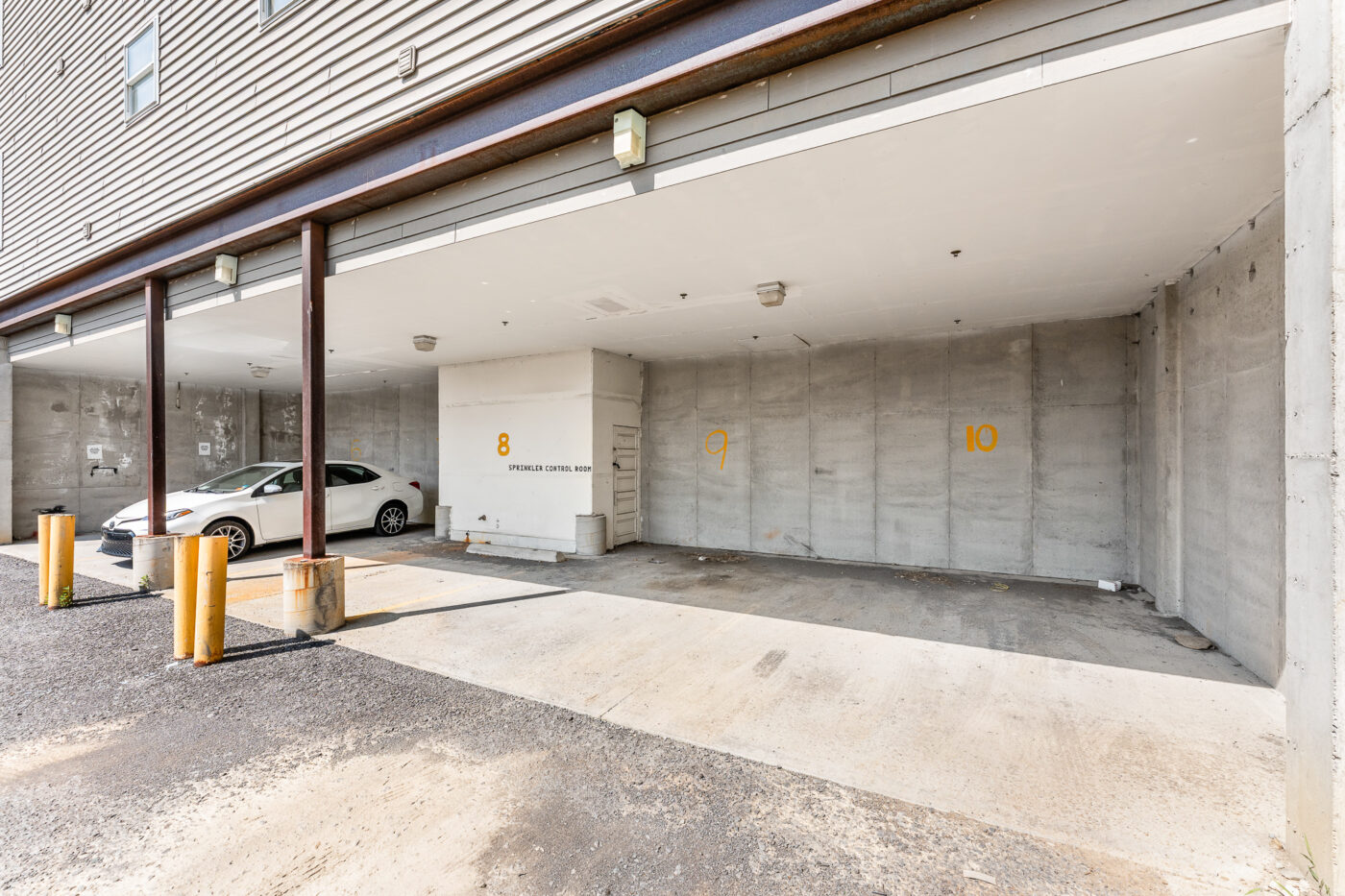 252, 527 Grant Ave-25