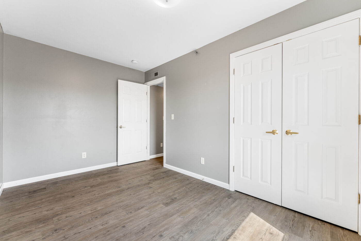 252, 527 Grant Ave-4
