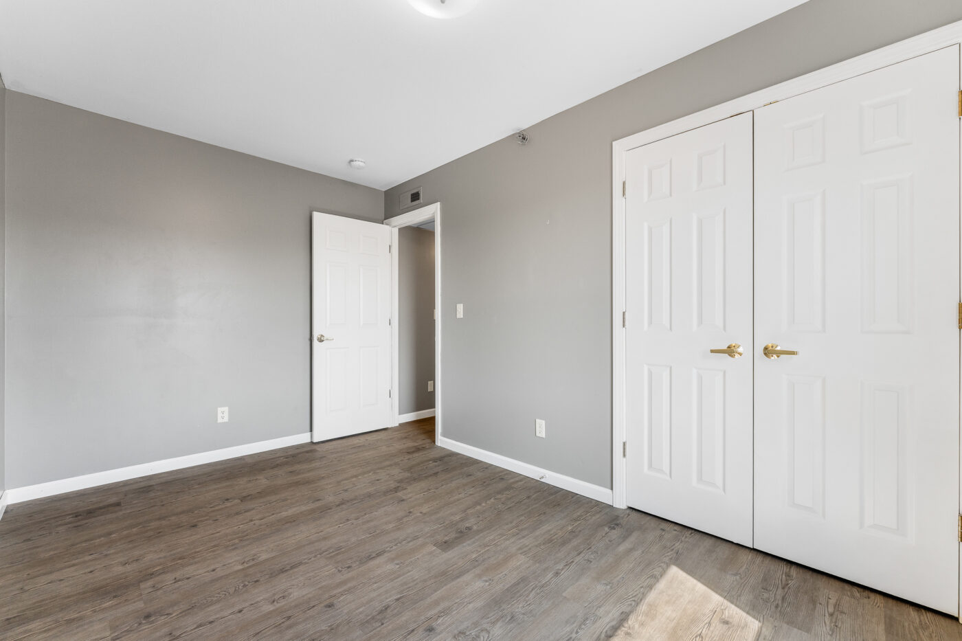 252, 527 Grant Ave-5