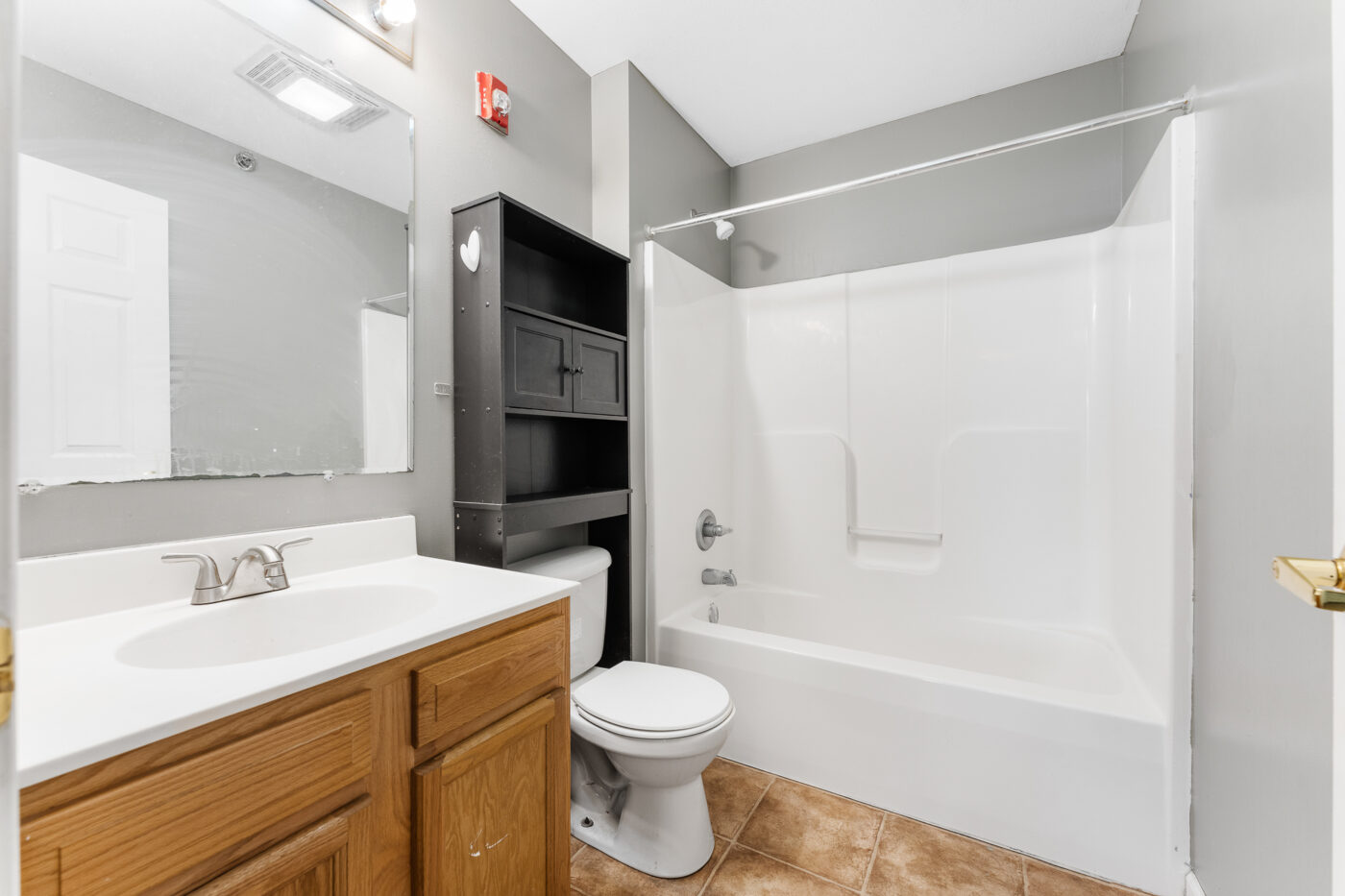 252, 527 Grant Ave-6