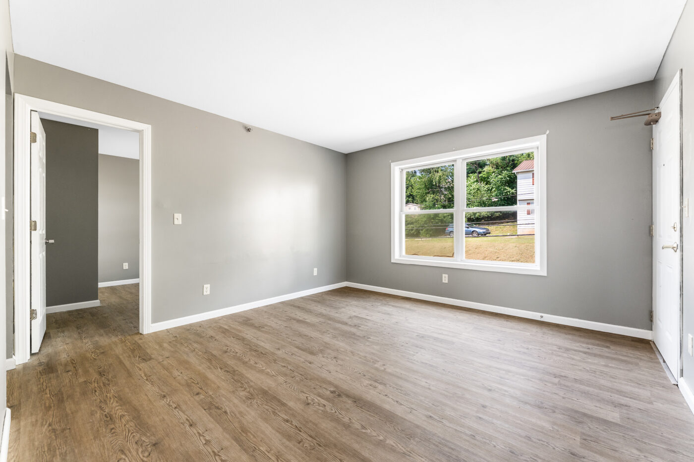 252, 527 Grant Ave-9