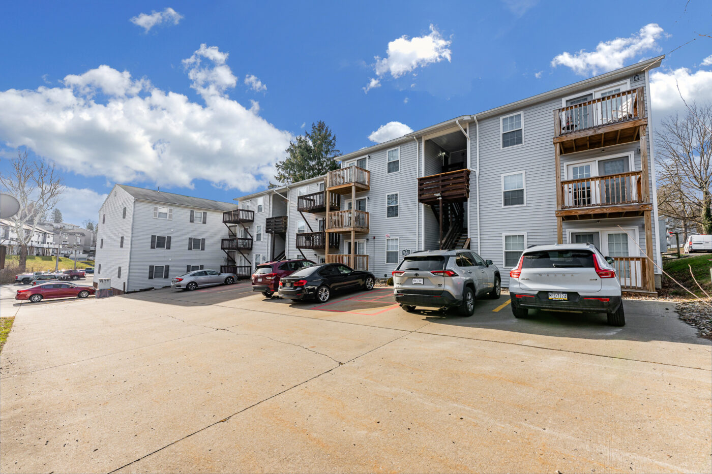 940 Stewart St Exterior-4