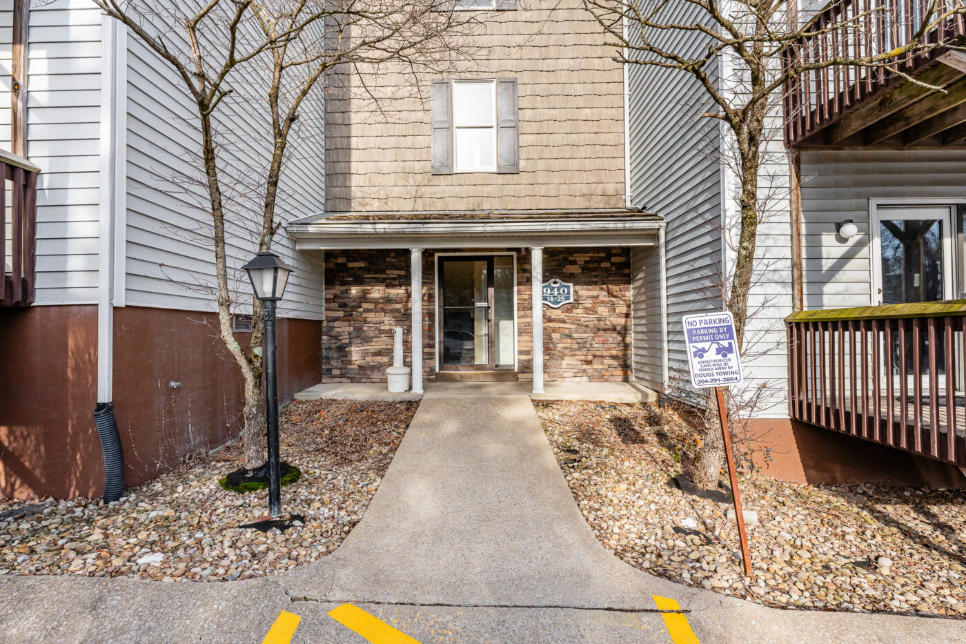 940 Stewart St Exterior-8