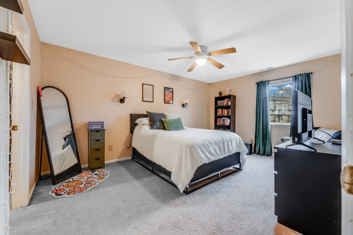 940 Stewart St Interior-21