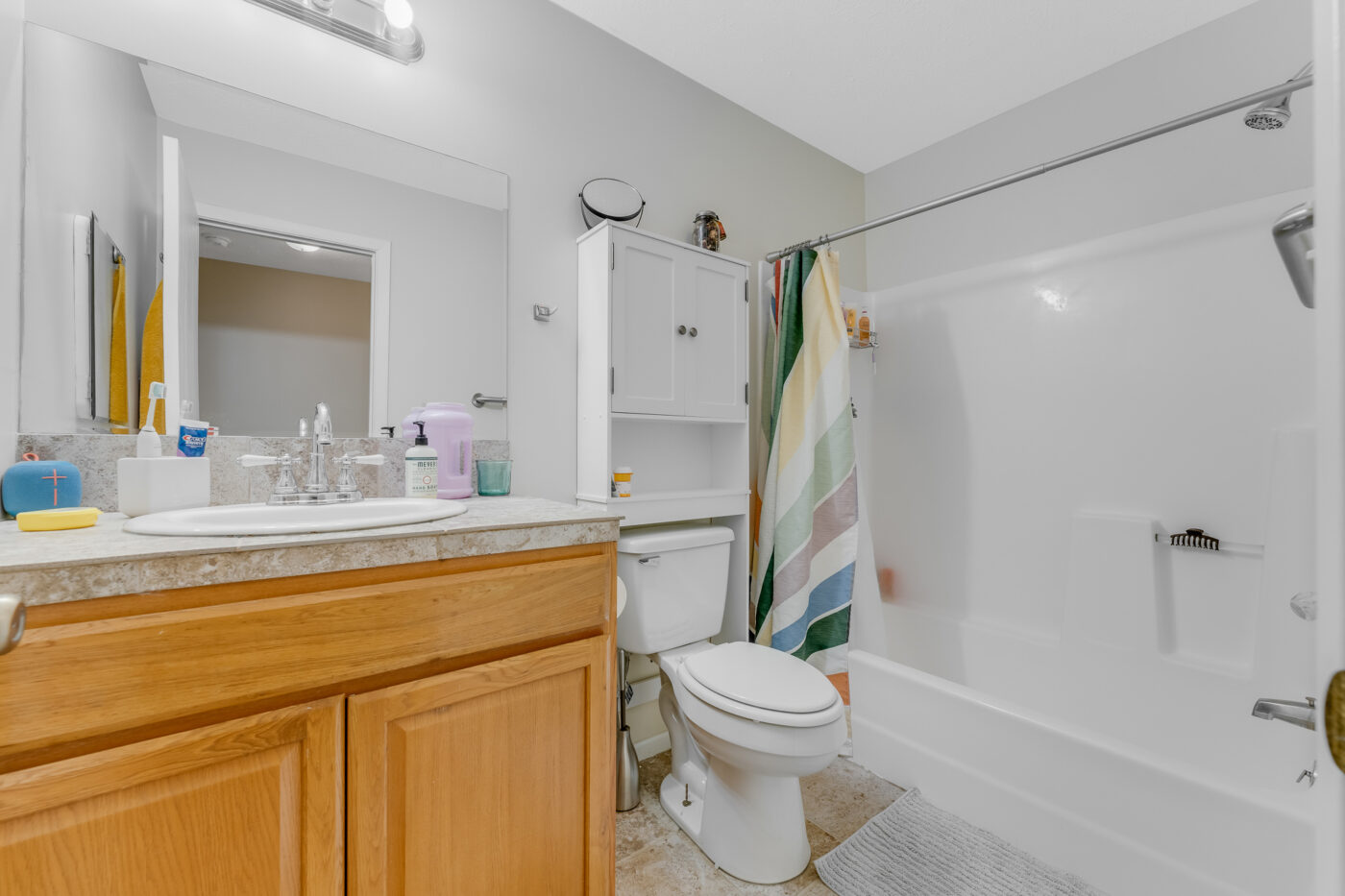 940 Stewart St Interior-23