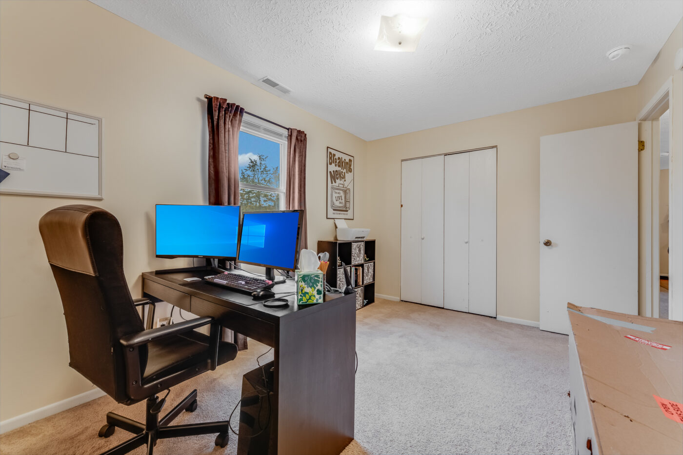 940 Stewart St Interior-25