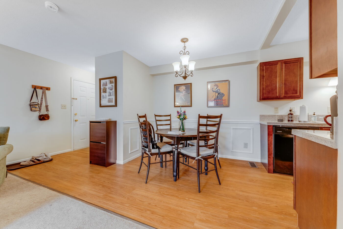 940 Stewart St Interior-28