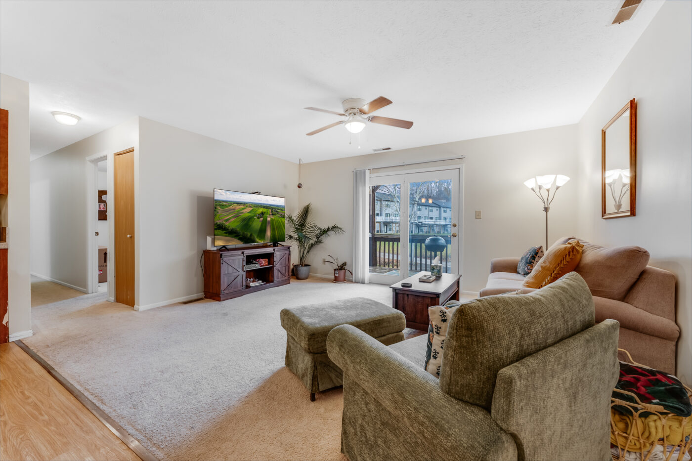 940 Stewart St Interior-30