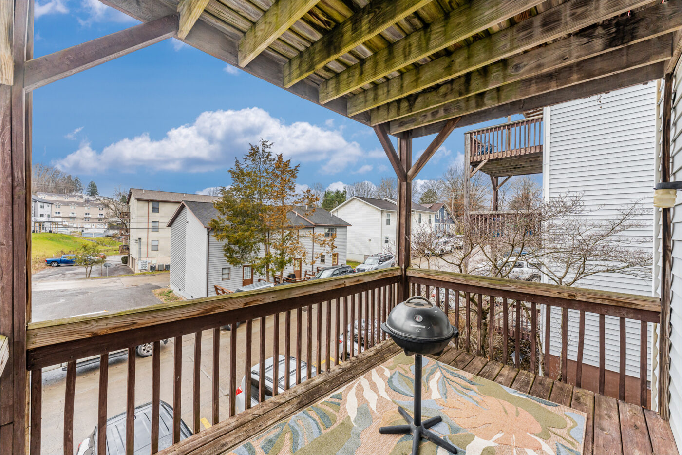 940 Stewart St Interior-32