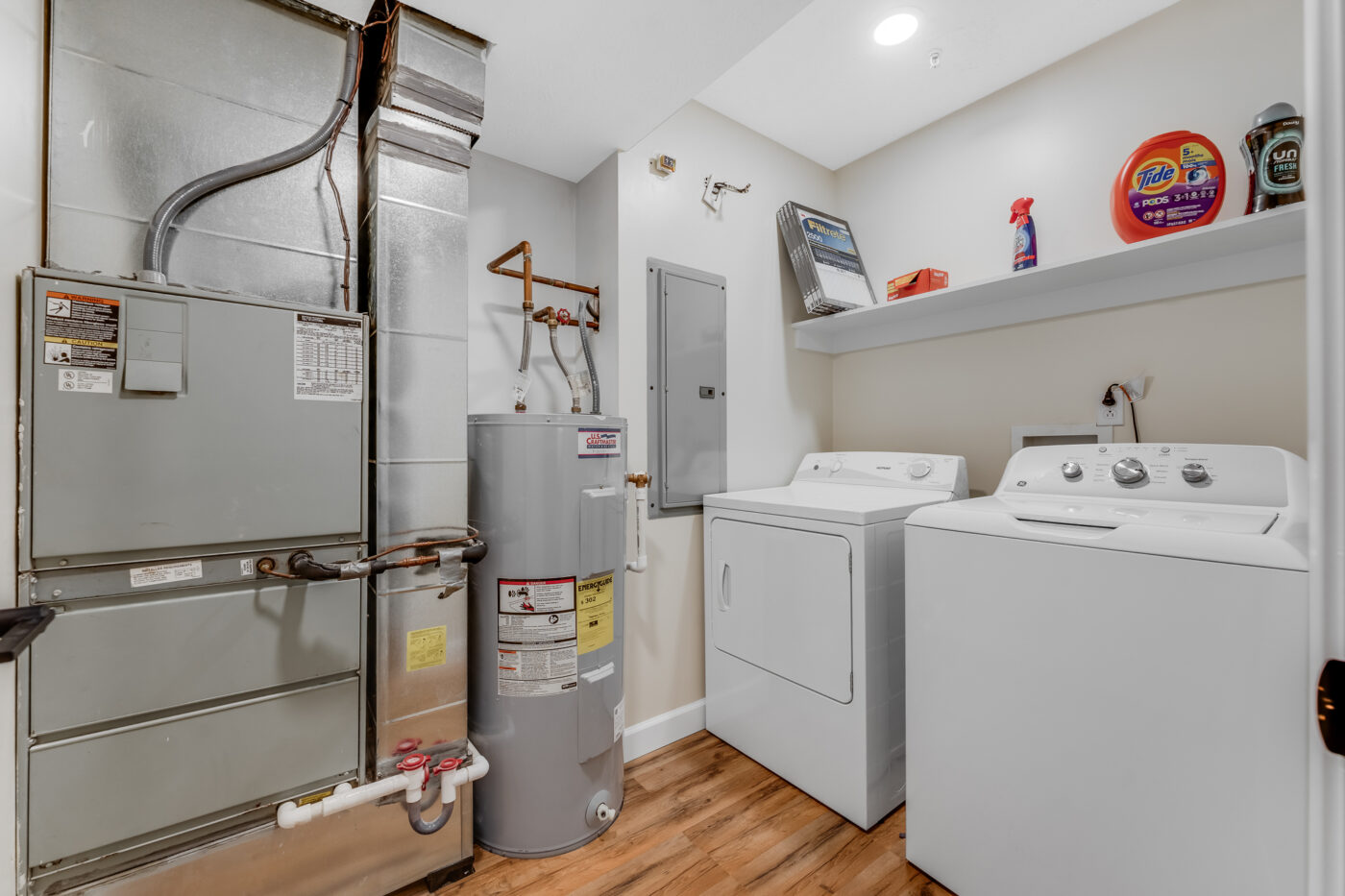 940 Stewart St Interior-48