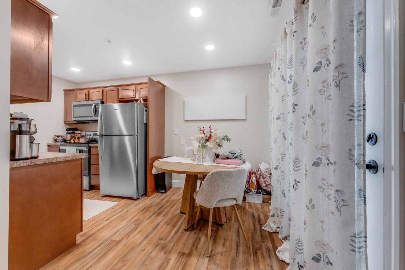 940 Stewart St Interior-55