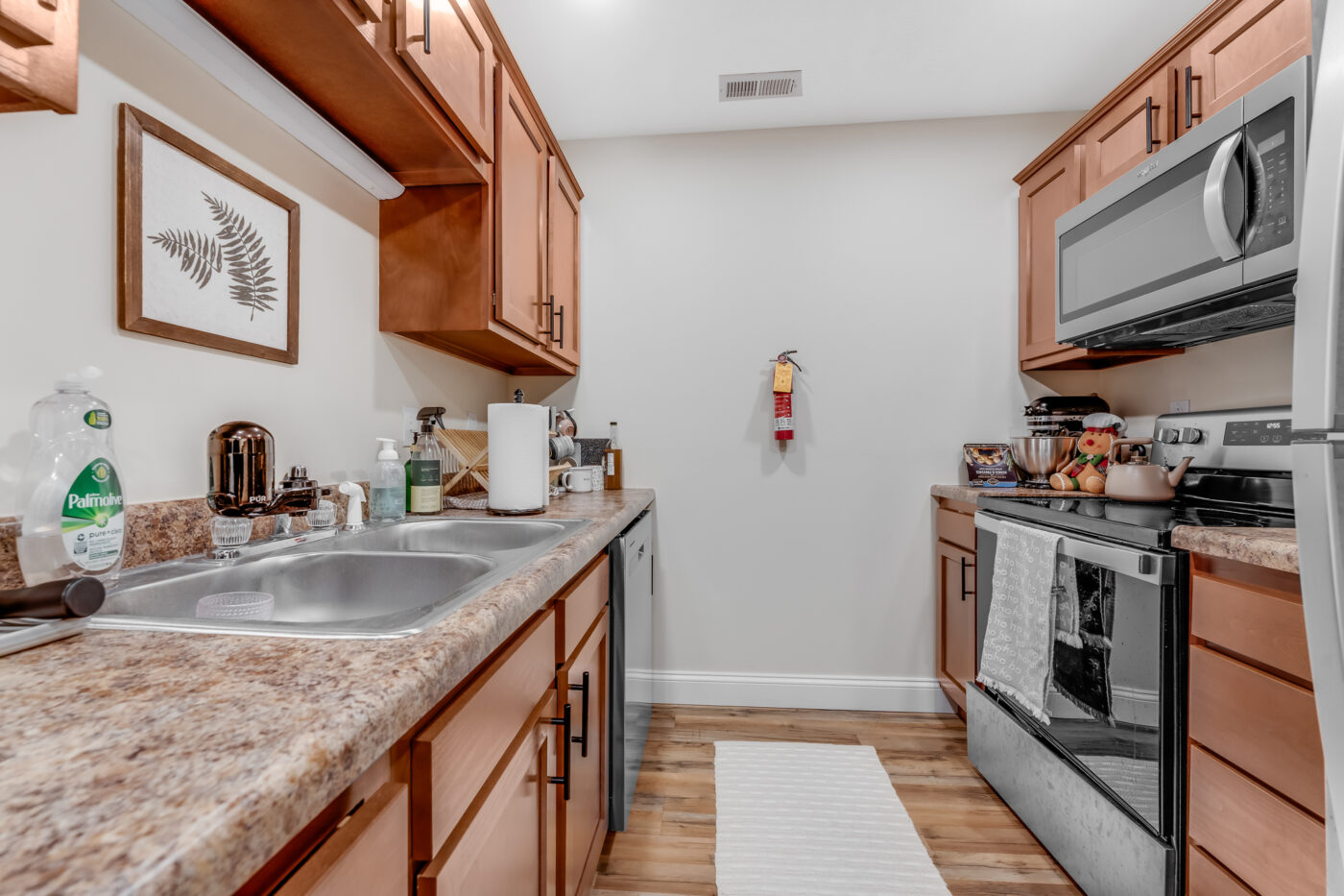 940 Stewart St Interior-58