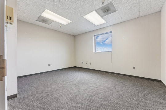 501 Locust Ave-29