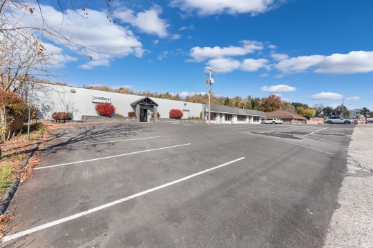 501 Locust Ave-46